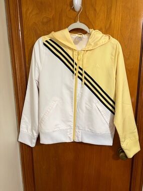 Women’s Adidas Yellow White 3 stripe lined jacket Medium